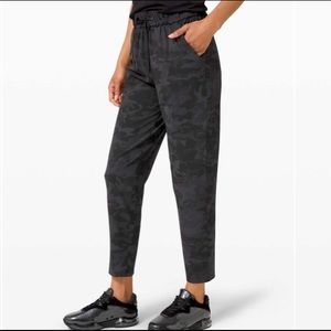 Lululemon Keep Moving 7/8 Pant- size 2